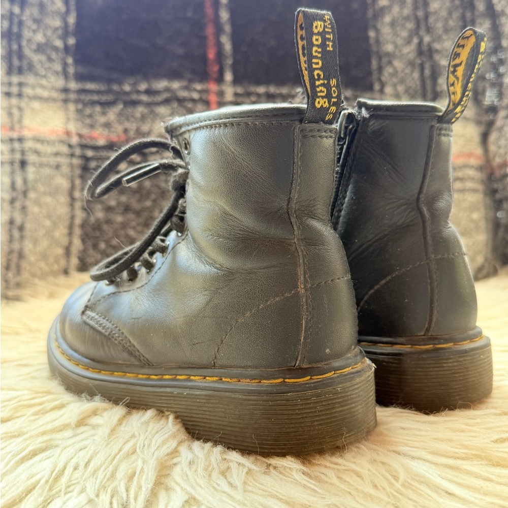 Dr. Martens Airware 1460 Kids Black Leather Boots - Picture 7 of 10